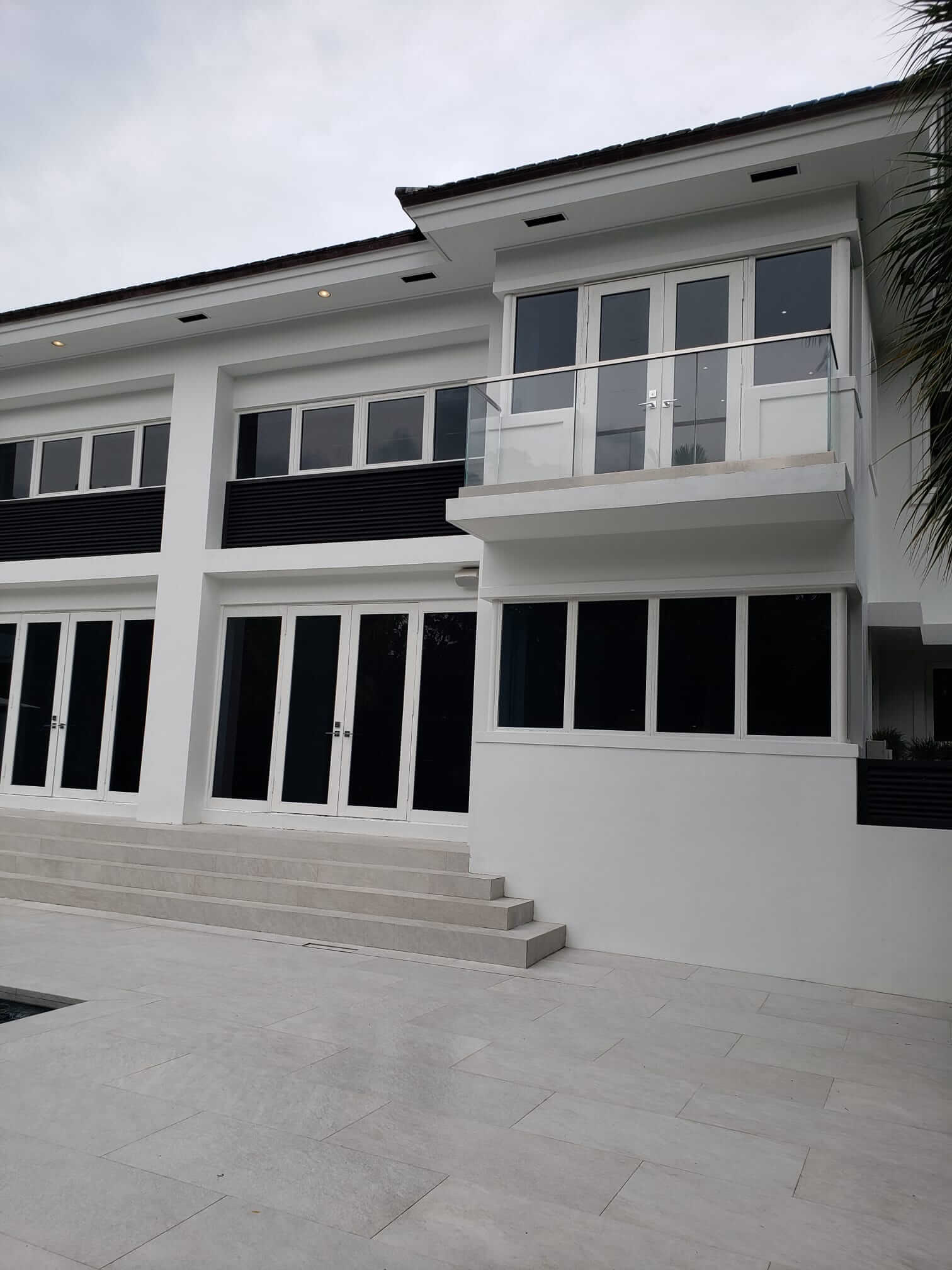 Modern Elegance: White & Black Masterpiece - 4