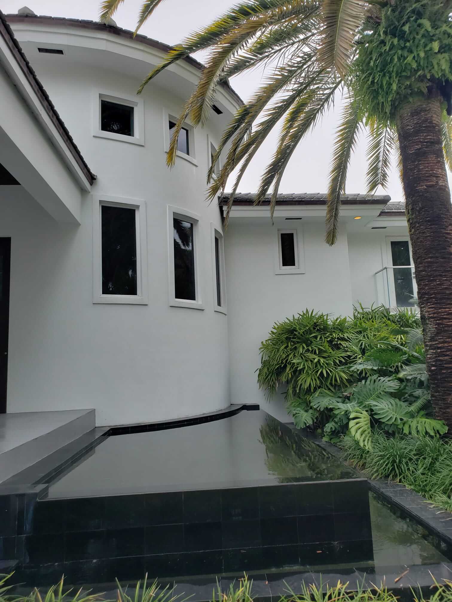 Modern Elegance: White & Black Masterpiece - 5