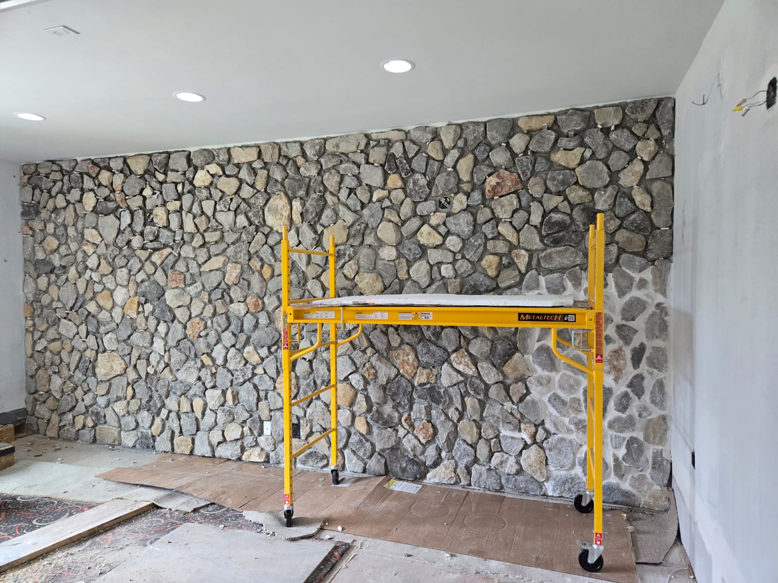 Stone Wall Accent - 13