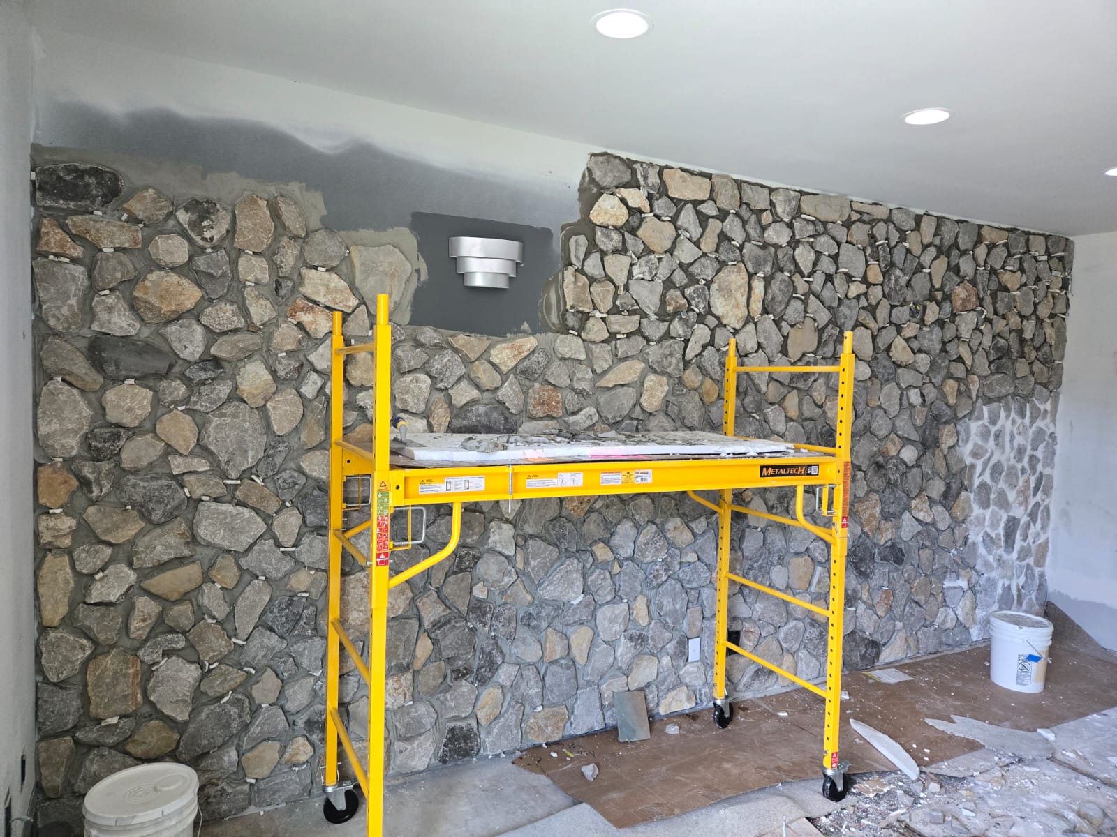 Stone Wall Accent - 9